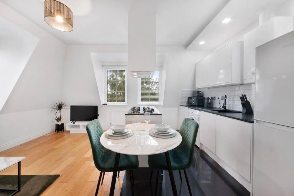 Roomy One Bed Loft Apartment Bishop's Stortford Exterior foto